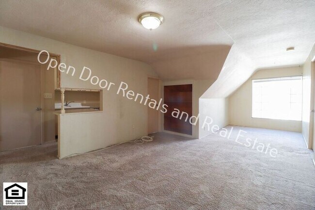 Foto del edificio - 1007 1/2 Midway Dr