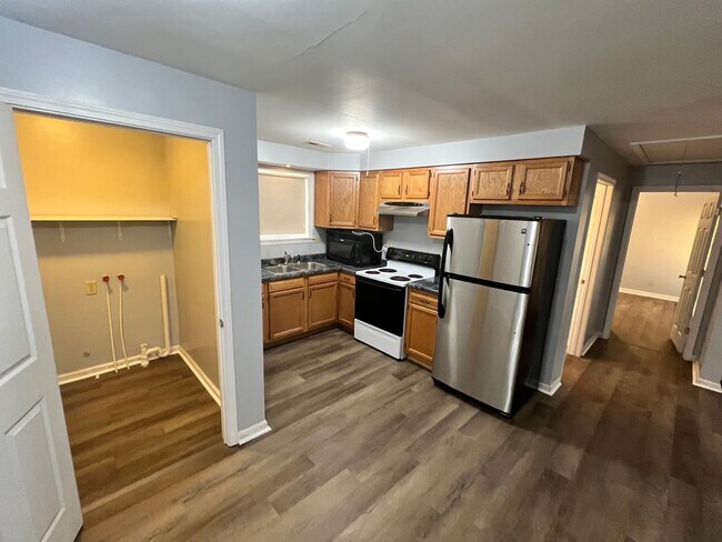 Building Photo - Charming 3 Bedroom 1 Bathroom House
