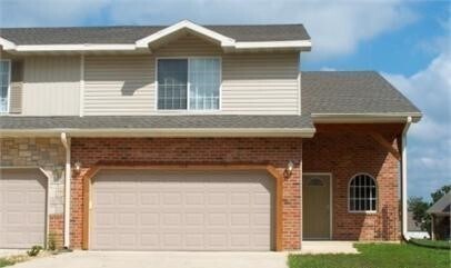 Primary Photo - Spacious 3 Bedroom , 2 Bathroom Duplex wit...