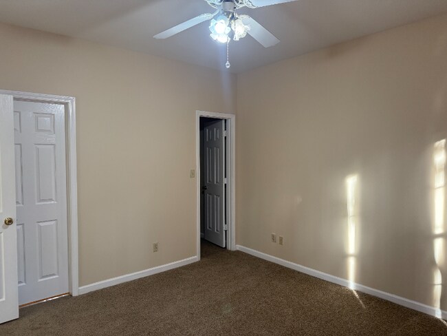 Building Photo - 1600 Long Grove Dr