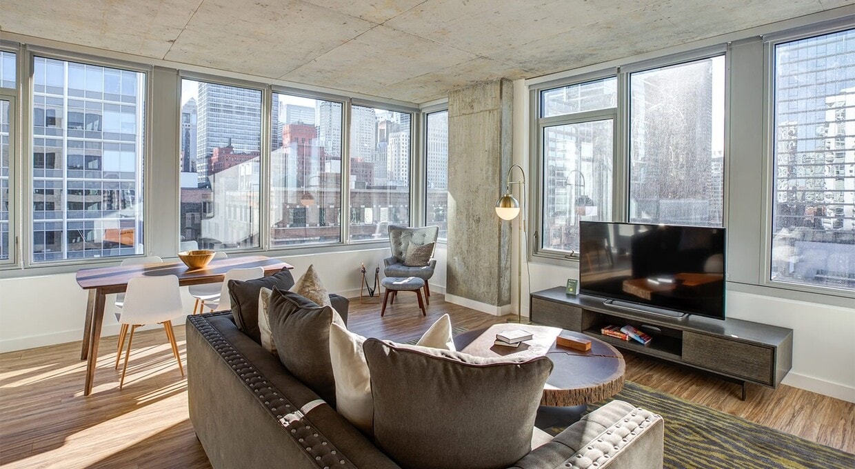 Photo - 180 N Desplaines St (Chicago, IL)