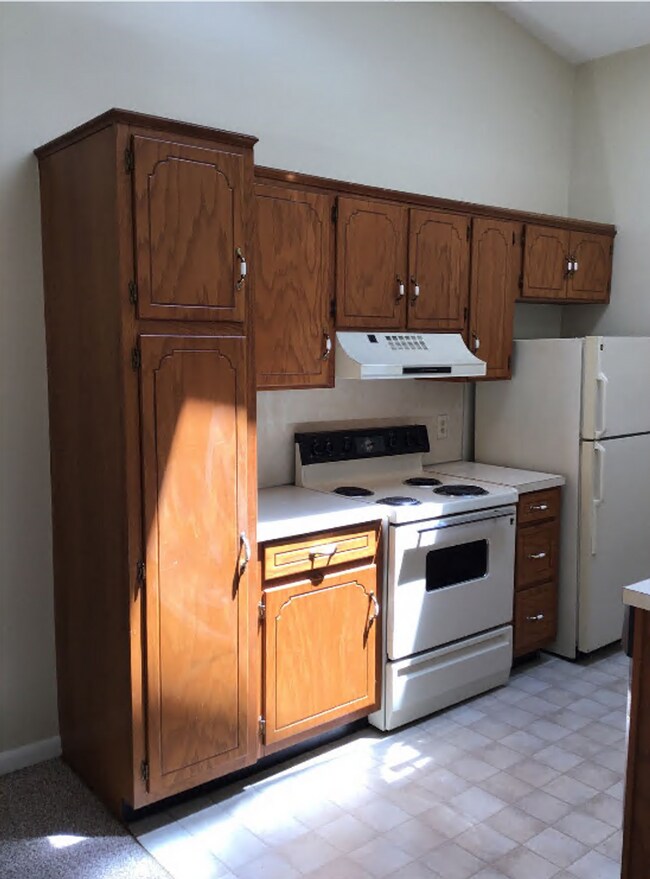 Foto del edificio - Cozy, end unit 2 bed/1 bath townhouse