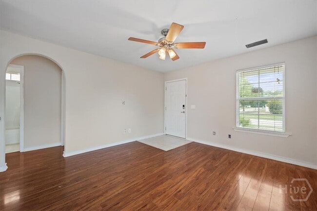 Building Photo - 17 Bushwood Dr