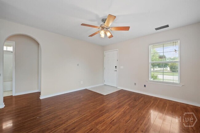 Foto del edificio - 17 Bushwood Dr