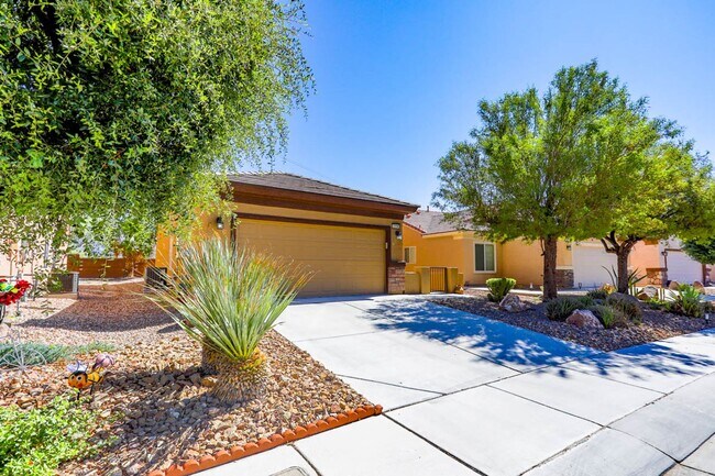 Building Photo - 55+, Age Restricted, 2 Bed, 2 Bath, Single...