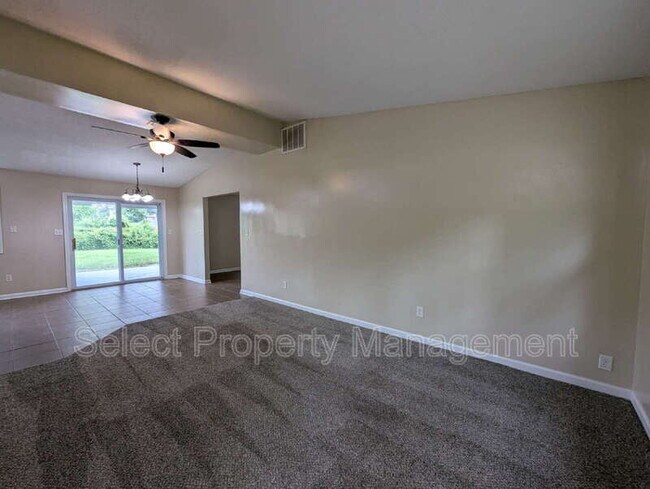 Foto del edificio - 3220 Thames Dr