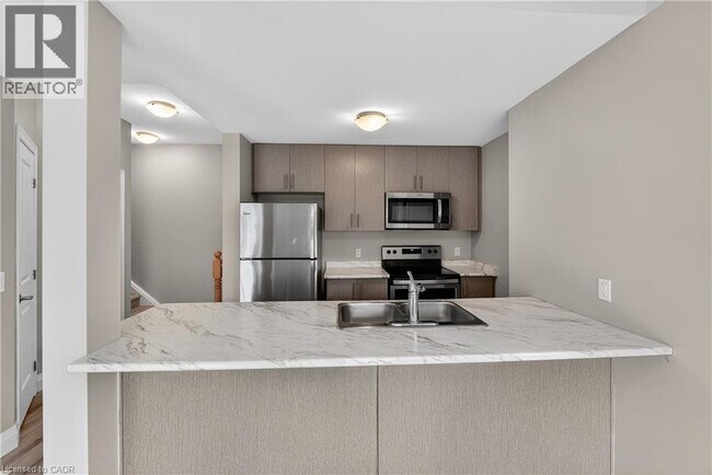 Photo du bâtiment - 77 Diana Ave