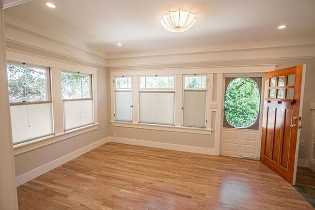 Foto del edificio - Recenty Updated 1916 California Bungalow f...