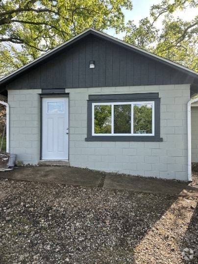 Building Photo - 1 MO-5