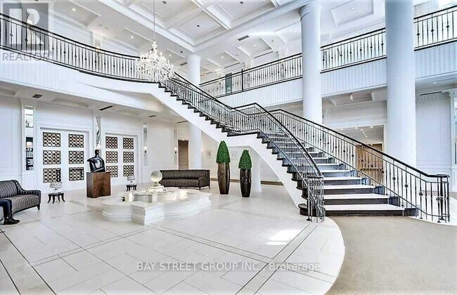 Building Photo - 15 Greenview Ave