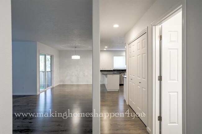 Building Photo - 1387 Orchardview Ave NW