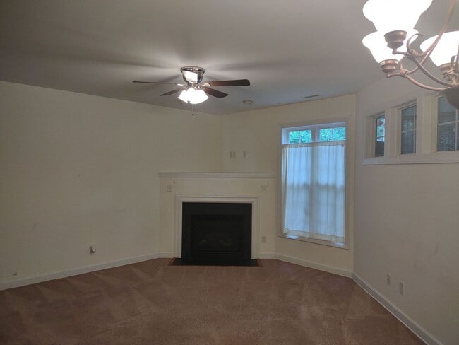 Building Photo - COMING SOON!! Lovely 2 Bedroom House | Gre...