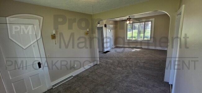 Foto del edificio - Country 3 Bedroom Apartment with Detached Garage