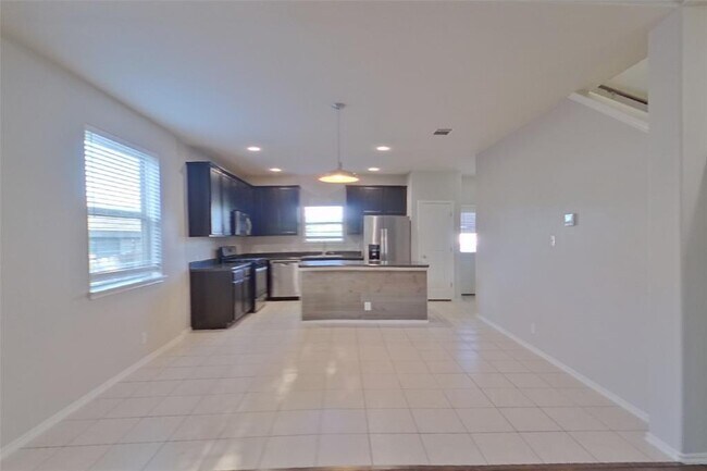 Foto del edificio - 240 Dragon Ridge Rd
