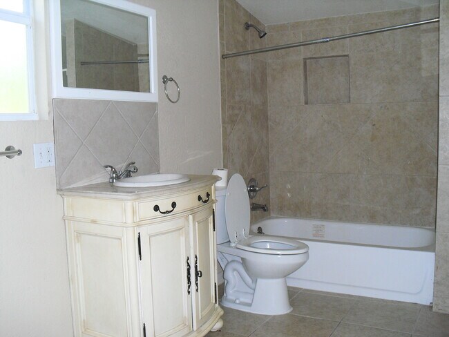 Foto del edificio - 202 1st Ave NE