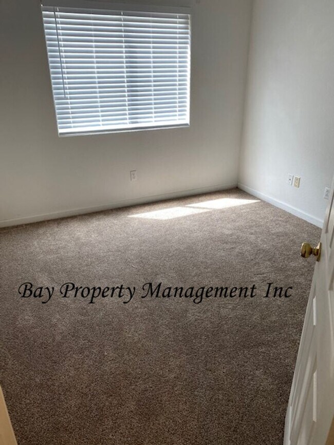 Foto del edificio - Coming Soon! Creekbridge 3 bedroom 2 bath,...