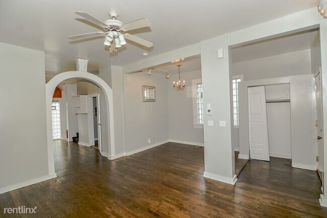 Building Photo - 4 br, 2 bath House - W NELSON, CHI. ILL
