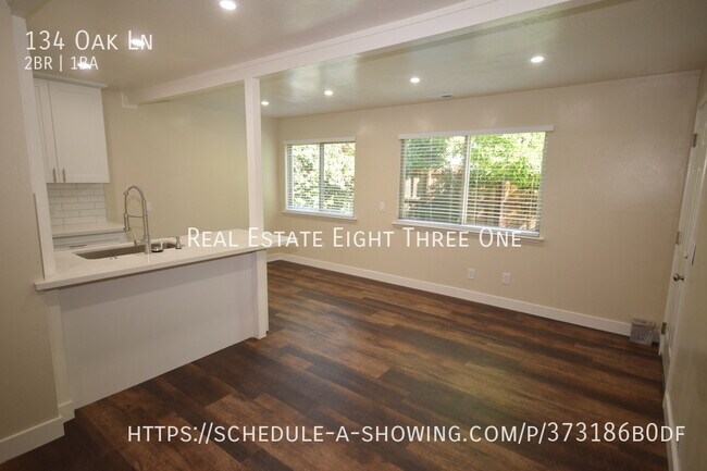 Foto del edificio - 134 Oak Ln