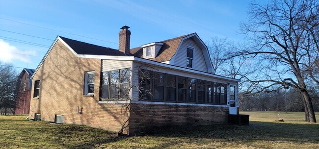 Foto del edificio - 12175 Rattalee Lake Rd