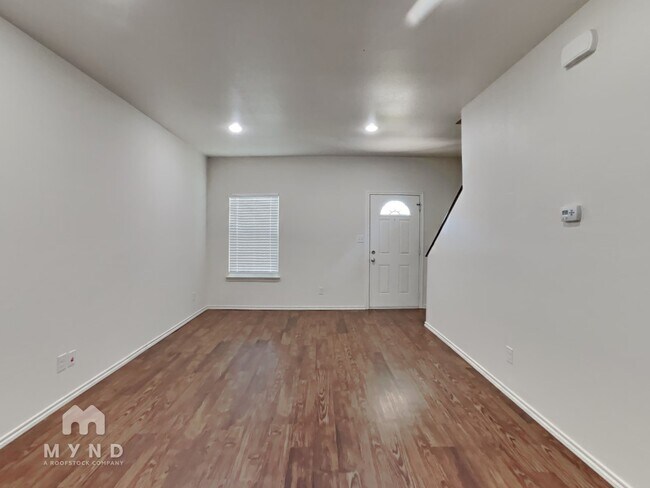 Building Photo - 610 Picnic Ct