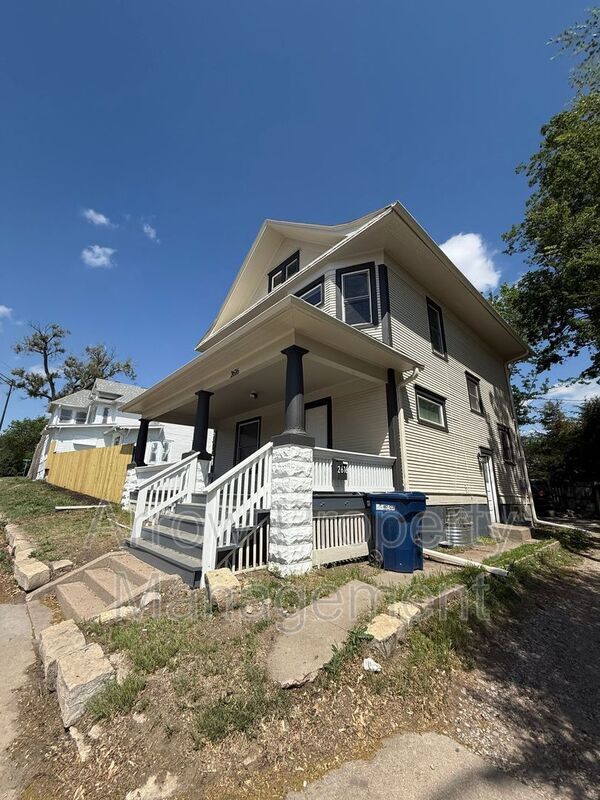Foto principal - 2616 South St