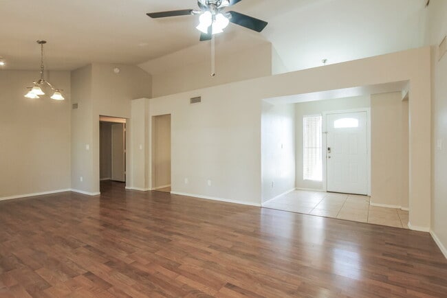 Building Photo - 6320 W Port Royale Ln