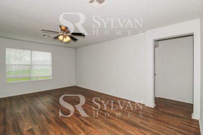 Foto del edificio - Prepare to fall in love with this 3 bedroom, 2 bathroom home