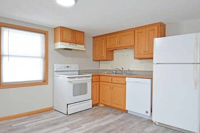 Building Photo - 2153 Green Ave