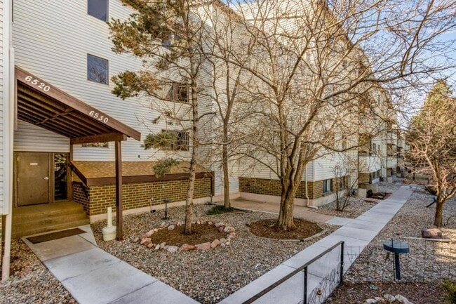 Building Photo - 6520 Delmonico Dr