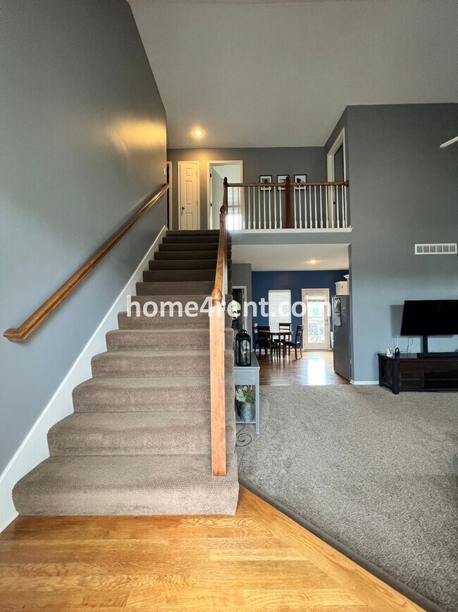 Foto del edificio - Updated Kitchen w/ Granite Counters, SS Appliances, Finished Basement and a Fenced Yard!