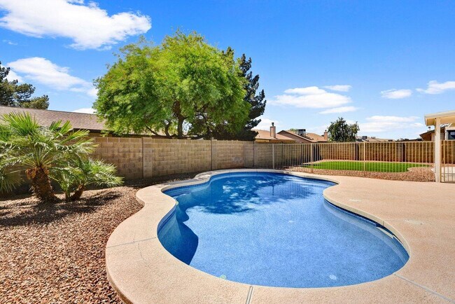 Foto del edificio - 7331 W Windrose Dr