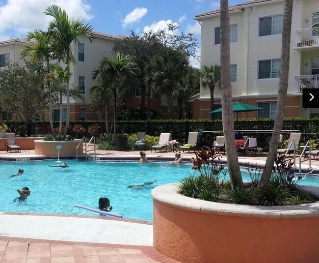 Foto del edificio - 9901 Baywinds Blvd