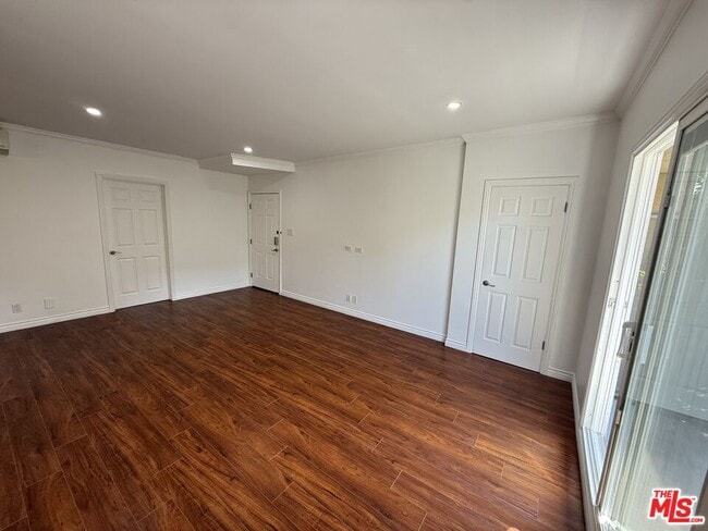 Building Photo - 332 Rexford Dr