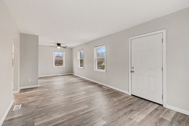 Building Photo - Stunning 3 Bed 1 Bath Home