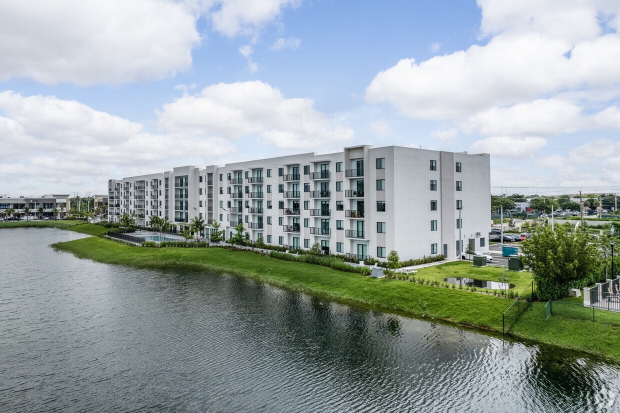 Hidden Lakes Apartments Miami