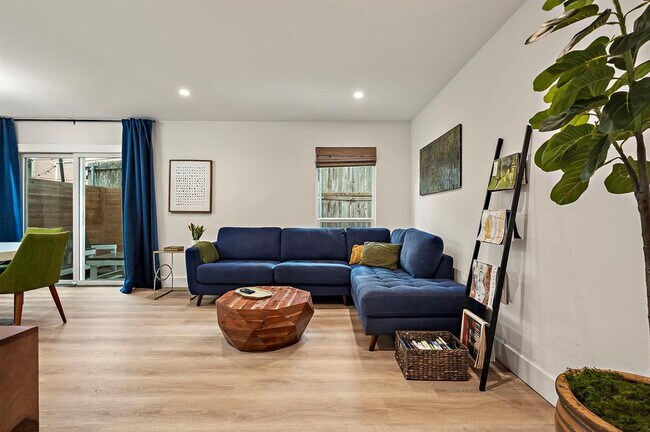 Foto del edificio - 1206 Hollow Creek Dr