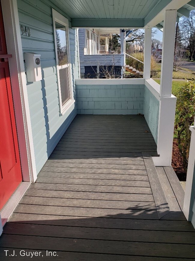 Building Photo - 3 br, 1 bath House - 940 S Market Blvd