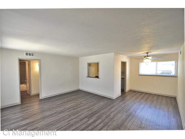 Building Photo - 5330 Junius St