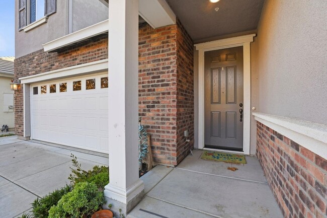 Building Photo - 1818 Tarragon Dr