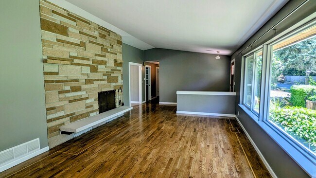 Building Photo - 704 N 163rd St