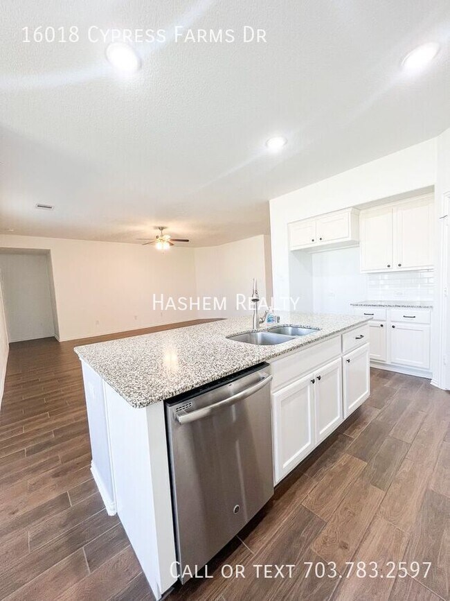 Foto del edificio - 16018 Cypress Farms Dr