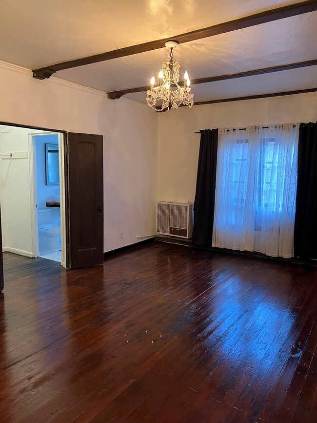 Foto del edificio - 2041 N Vermont Ave