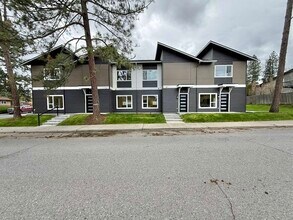 Building Photo - 3925 E 32nd Ave