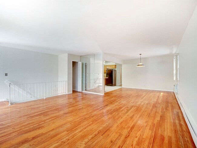 Building Photo - 404 46th St