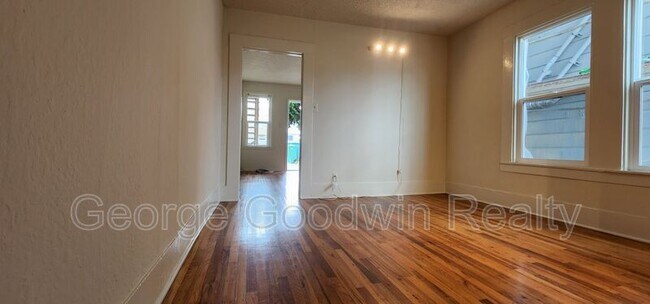 Building Photo - 1325 46th Ave