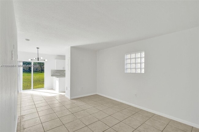 Foto del edificio - 3398 NE 9th Dr