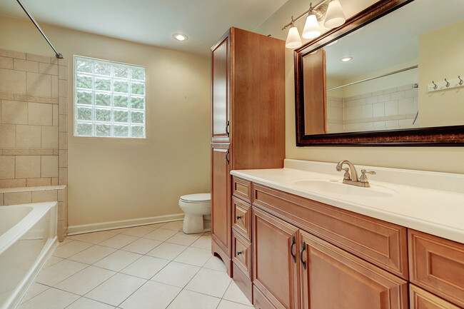 Bathroom - 1710 Rosedale St