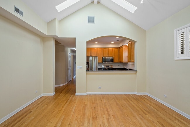 Building Photo - 1409 W Cuyler Ave