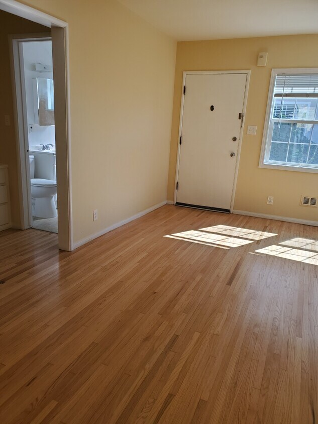 Foto principal - 1427 Yale St