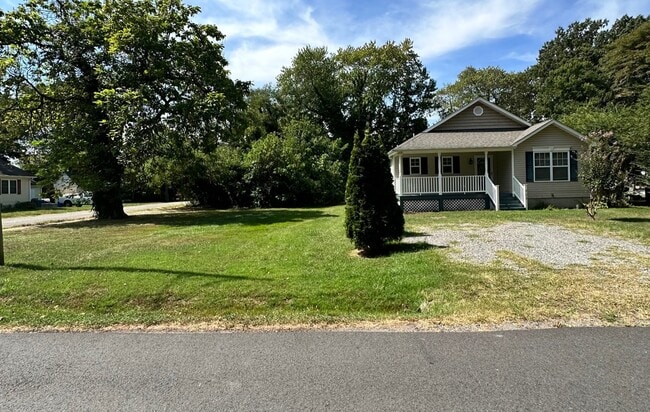 Building Photo - 702 Garfield Ave